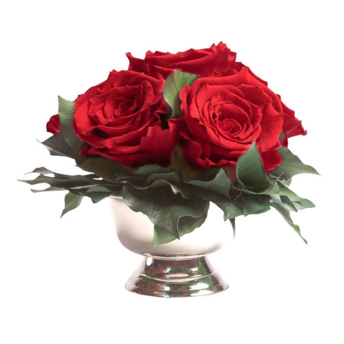 Blumengesteck in silberfarbenen Blumenschale mit 6 Infinity Rosen rot und konservierten grünen Efeublättern