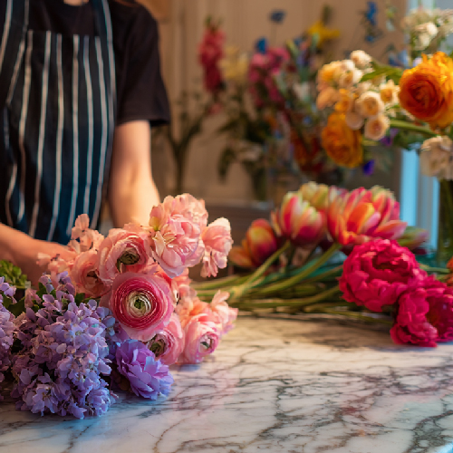 High-quality artificial flowers being arranged in the Rosemarie Schulz atelier in Heidelberg