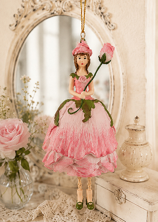 Figurine Fille aux Fleurs Rose suspendue devant un miroir dans une décoration shabby chic romantique