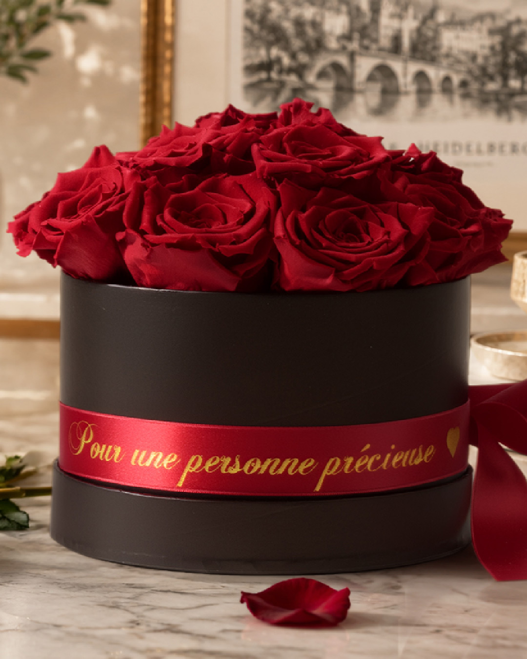 Boîte noire avec roses éternelles rouges de Rosemarie Schulz Heidelberg